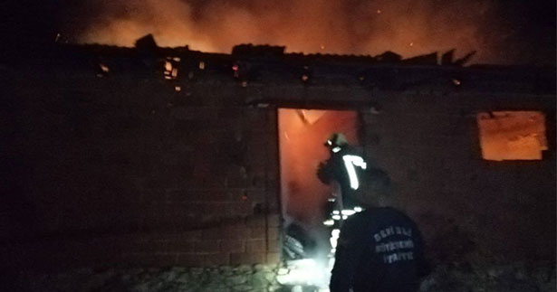 Güney’de ev alevlere teslim oldu