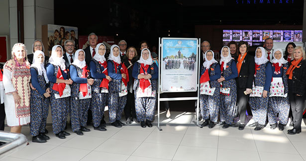 “Cumhuriyet Kadınları Korosu” Denizli’de sahne aldı