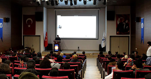 Turusan Çiner öğrencilere reklamcılığı anlattı