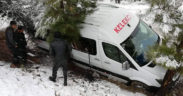 Çameli’de yolcu minibüsü şarampole devrildi
