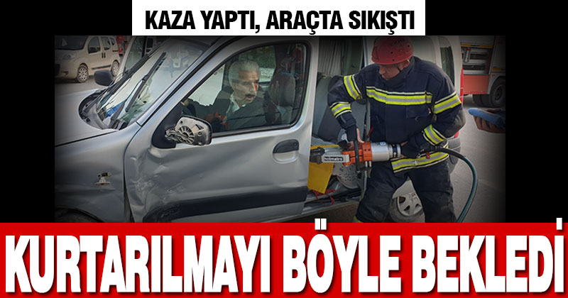 Sarayköy’de kaza yapan sürücü, korku dolu gözlerle kurtarılmayı bekledi.