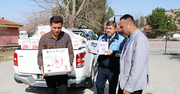 Honaz’da okullara temizlik malzemesi desteği