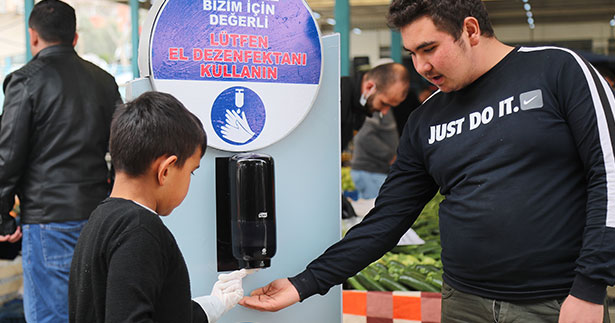 Pamukkale Belediyesi’nden el dezenfekteni hizmeti