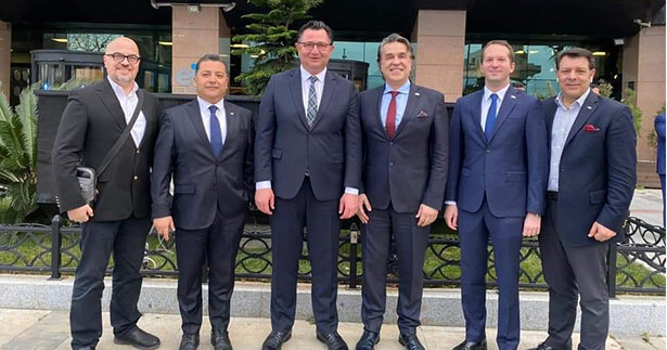 Tavas’ın tarımsal ürünleri İzmir’de pazarlanıyor