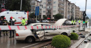 İki otomobil çarpıştı, 2 kişi yaralandı