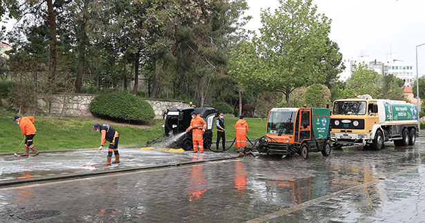 Büyükşehir’den Kayalık Caddesi’nde korona temizliği