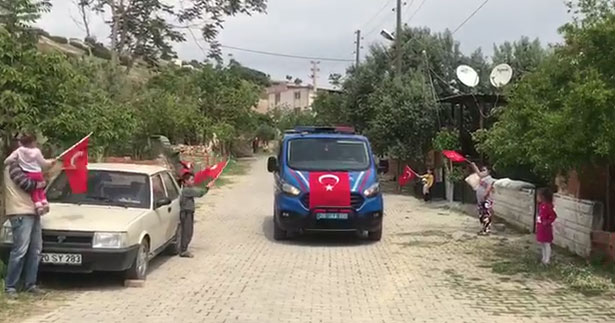 Jandarmadan köy çocuklarına 23 Nisan sürprizi
