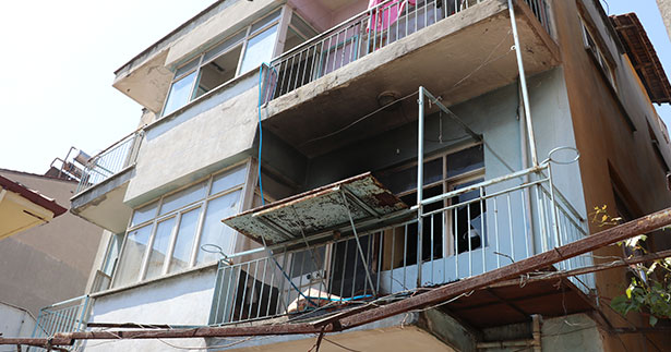 Yangını söndürmek isterken yaralandı