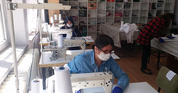 Sarayköy’de maske üretimi başladı