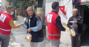 Kızılay Sarayköy’de vatandaşa ekmek dağıttı