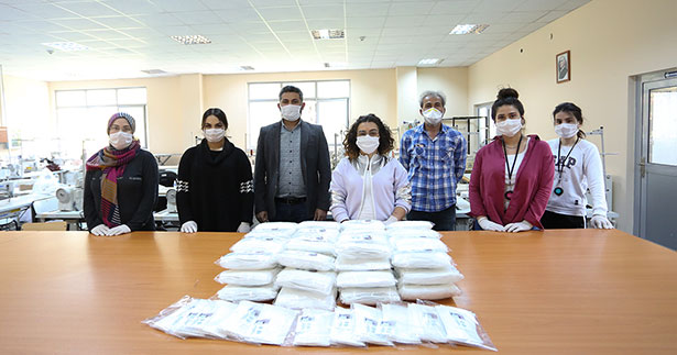 PAÜ’de medikal maskeler personele dağıtıldı