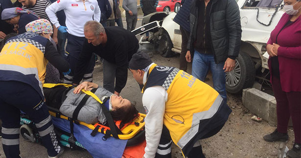 Çivril’deki kaza ucuz atlatıldı: 2 yaralı