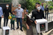 Yardım dağıttılar, çocukları sevindirdiler