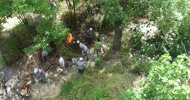 Buldan’da 3 kilometrelik dere yatağını temizledi