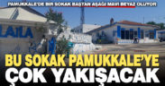 Beyaz Cennet’e yakışır mavi beyaz sokak