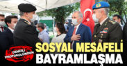 Geleneksel bayramlaşma pandemi kurallarına göre yapıldı