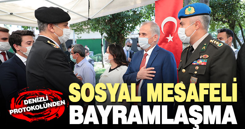 Geleneksel bayramlaşma pandemi kurallarına göre yapıldı