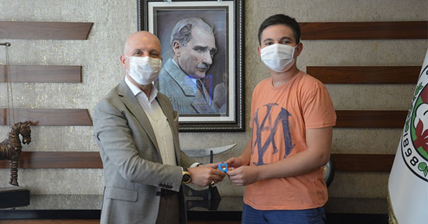 Özbaş, LGS Sarayköy birincisini ağırladı