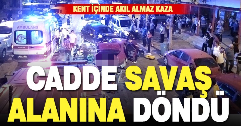 Halk Caddesinde çarpışan iki araç sonrası cadde savaş alanına döndü