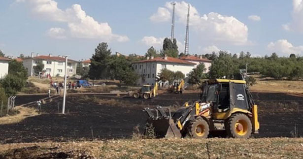 Çivril’de kıvılcım ekin tarlasını yaktı