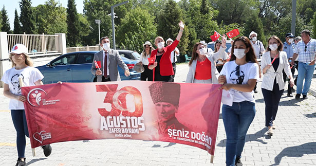 Merkezefendi bayramı sokaklara taşıdı