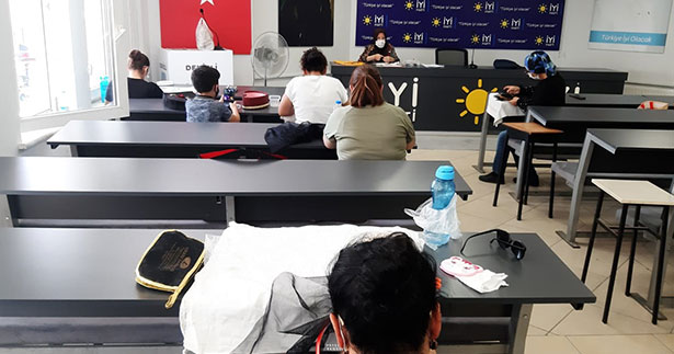 İYİ Parti’den kadınlara ücretsiz takı kursu