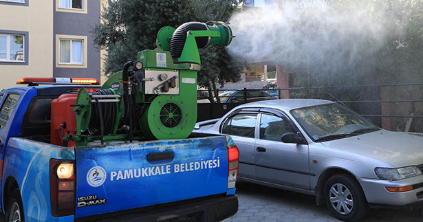 Pamukkale Belediyesi’nden haşereyle mücadele