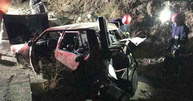 Acıpayam’da hurdaya dönen otomobilde 2 kişi yaralandı