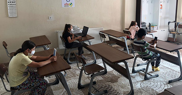 Tavas Belediyesi’nden öğrencilere EBA desteği