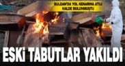 Buldan’da yol kenarına bırakılan eski tabutlar belediye ekiplerince yakıldı