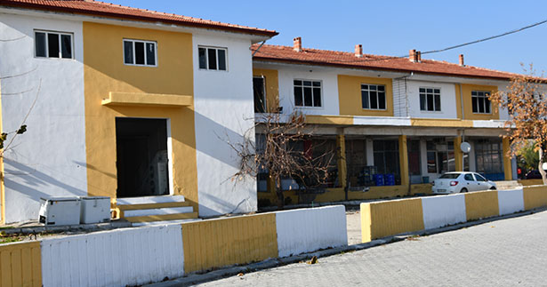 Yenicekent’te binalar sarı ve beyaza boyandı