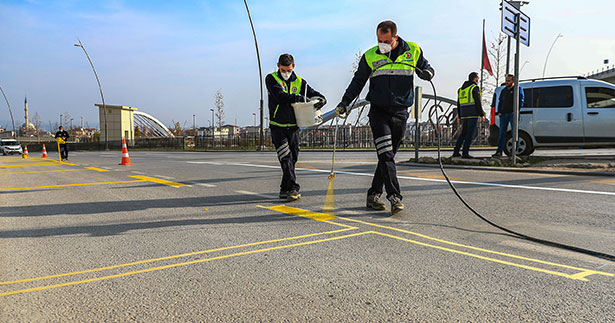 Sokağa çıkma kısıtlamasında yol çizgileri yenilendi
