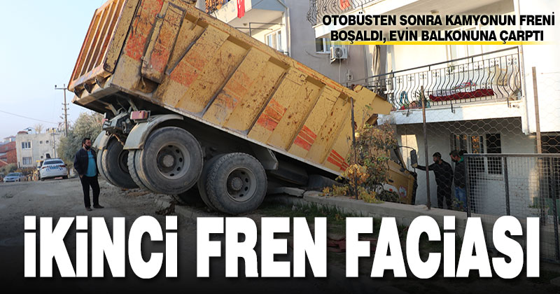 Karşıyaka’da freni boşalan kamyon evin balkonuna çarptı