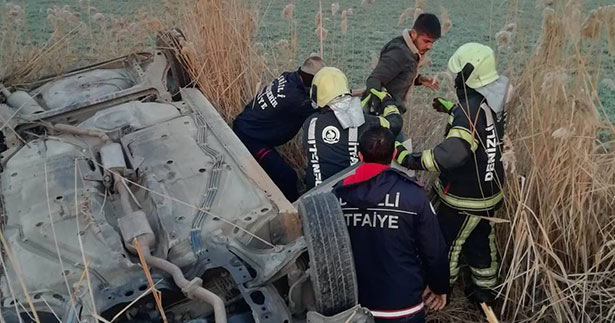 Sarayköy’de otomobil takla attı, sürücü yaralandı