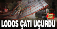Lodosun etkisiyle evin çatısı uçtu