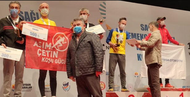 Maratoncular madalya ile döndü
