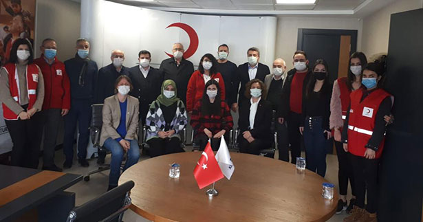 Kızılay’da üyelere ilk yardım öğretildi