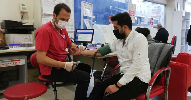 CHP’li gençlerden Kızılay’a kan bağışı