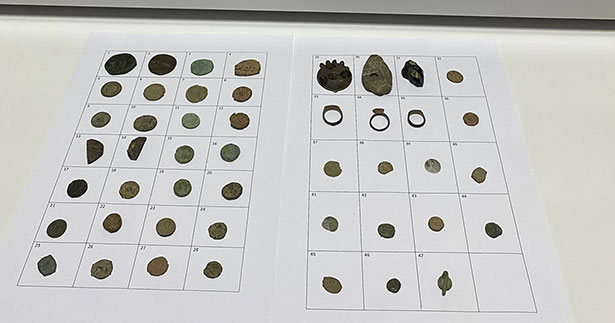 Tarihi sikkeleri satmak isterken yakalandılar