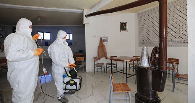 Pamukkale’de kıraathaneler dezenfekte ediliyor
