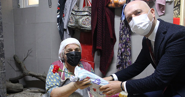 Başkan Özbaş’tan, emekçi kadınlara ziyaret