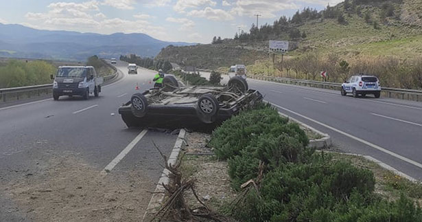 Sarayköy’de otomobil takla attı, 5 kişi yaralandı