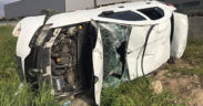 Devrilen otomobilin sürücüsü ağır yaralandı