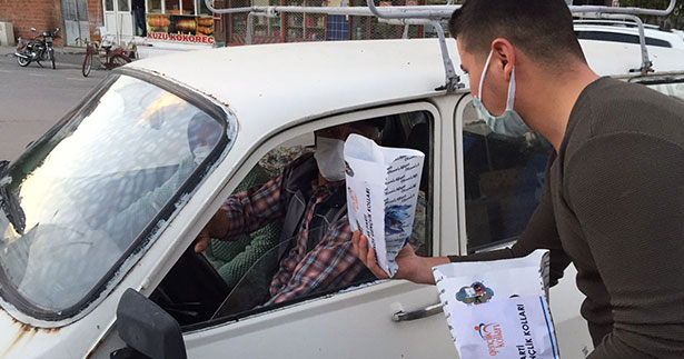 Sarayköy’de iftara yetişemeyenlere kumanya
