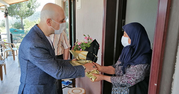Başkan Özbaş’tan kahraman annelere ziyaret