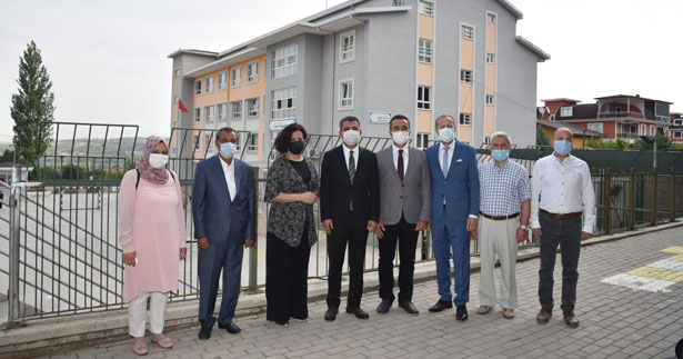 Müdür Ekici’den Zümrütevler Ortaokulu’na ziyaret