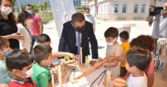 İş insanından miniklere ahşap oyuncak
