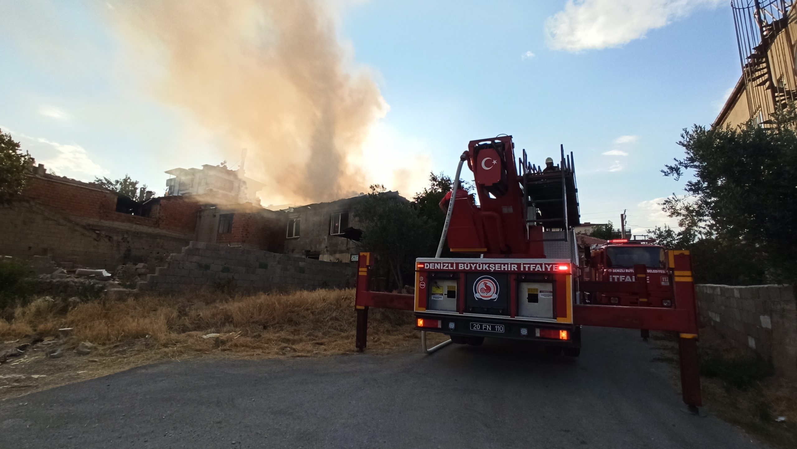 Müstakil evde yangın çıktı, ev kullanılmaz hale geldi