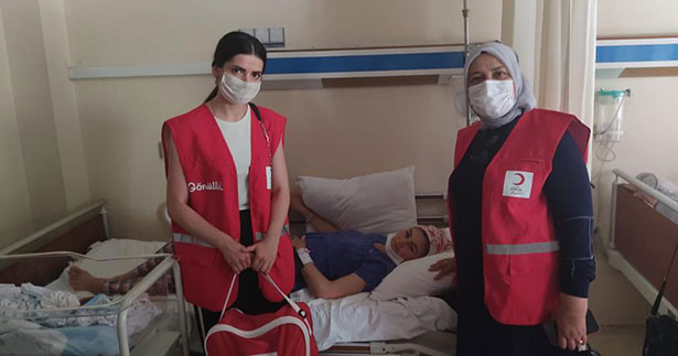Kızılay ekiplerinden yeni annelere ziyaret