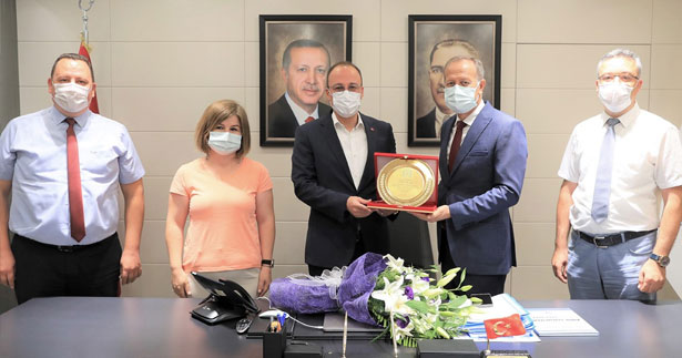 İlçe Milli Eğitim Müdüründen, Başkan Örki’ye Plaket